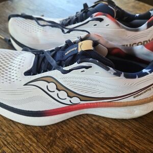 Saucony Ride 18 Running Shoes In White, Navy, and Gold. 4th Of July Edition!